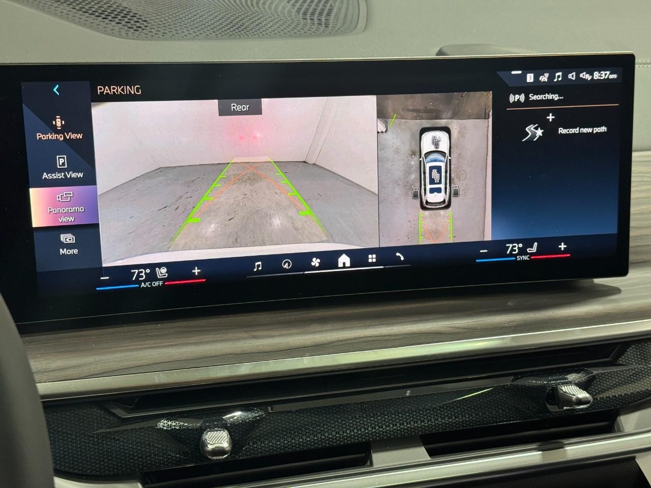BMW X7 Vehicle Full-screen Gallery Image 36