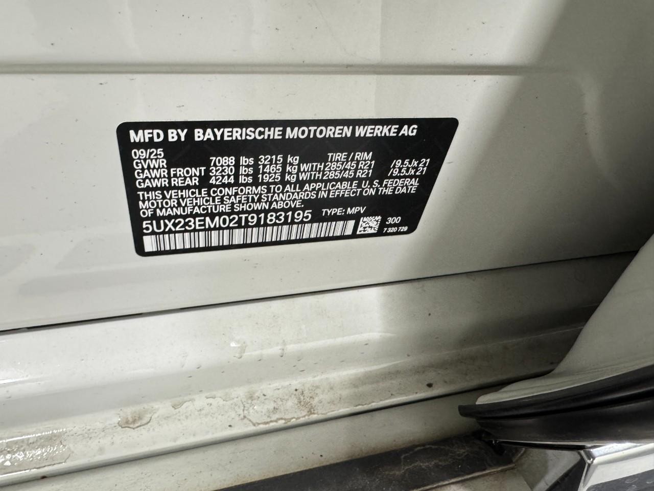 BMW X7 Vehicle Full-screen Gallery Image 37