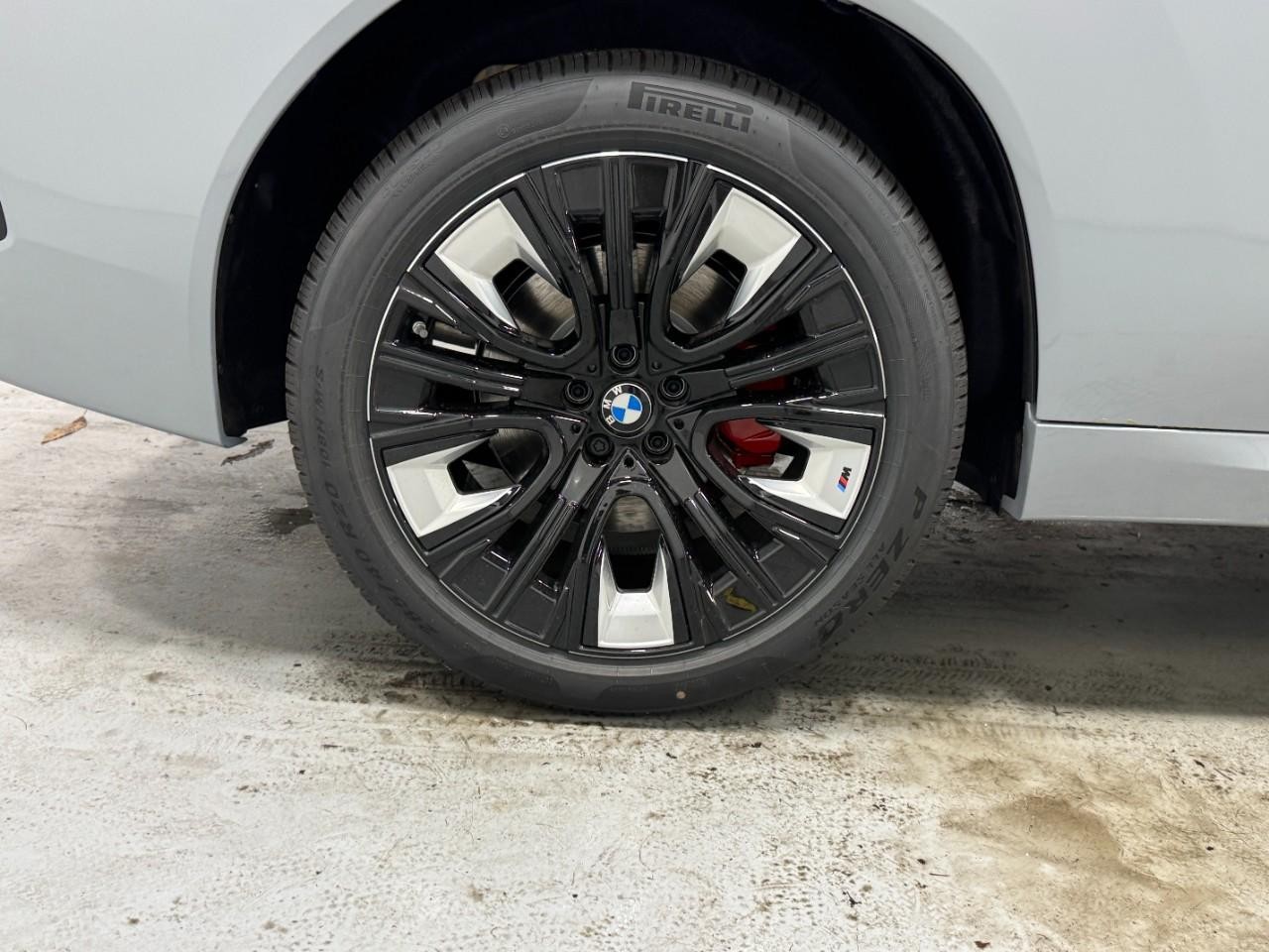 BMW X3 Vehicle Full-screen Gallery Image 5