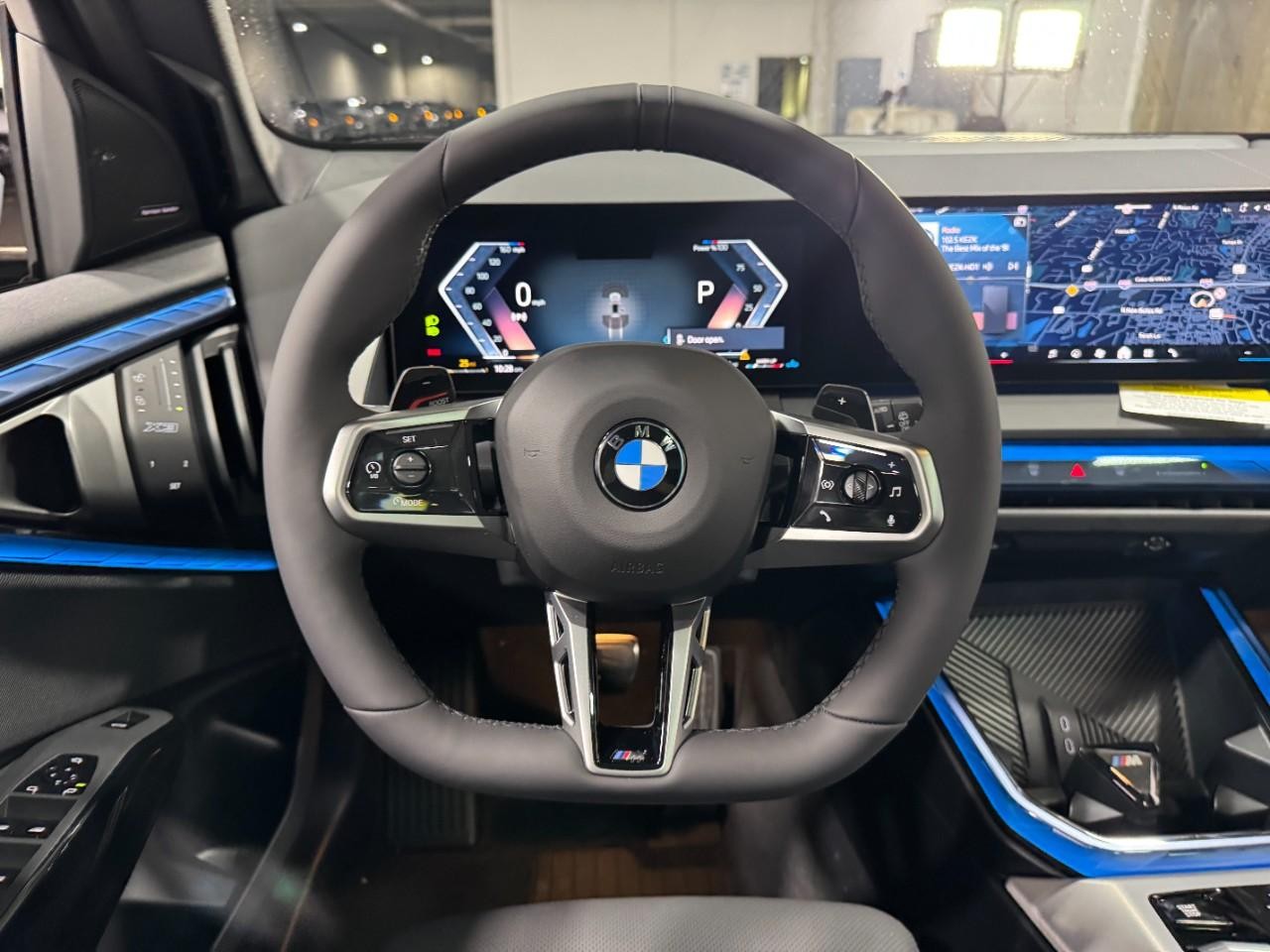 BMW X3 Vehicle Full-screen Gallery Image 13