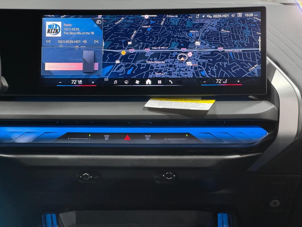 BMW X3 Vehicle Full-screen Gallery Image 14