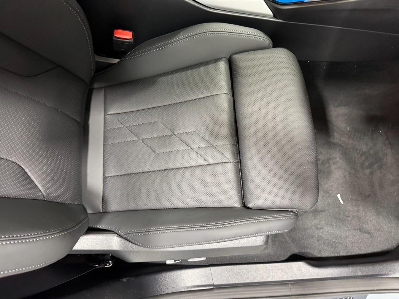 BMW X3 Vehicle Full-screen Gallery Image 18