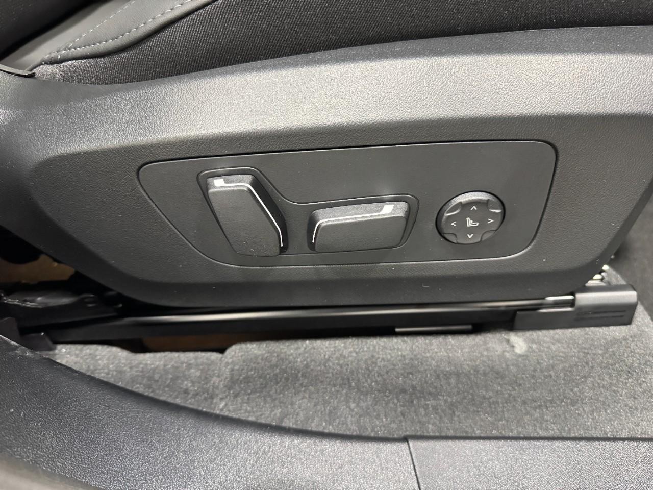 BMW X3 Vehicle Full-screen Gallery Image 19