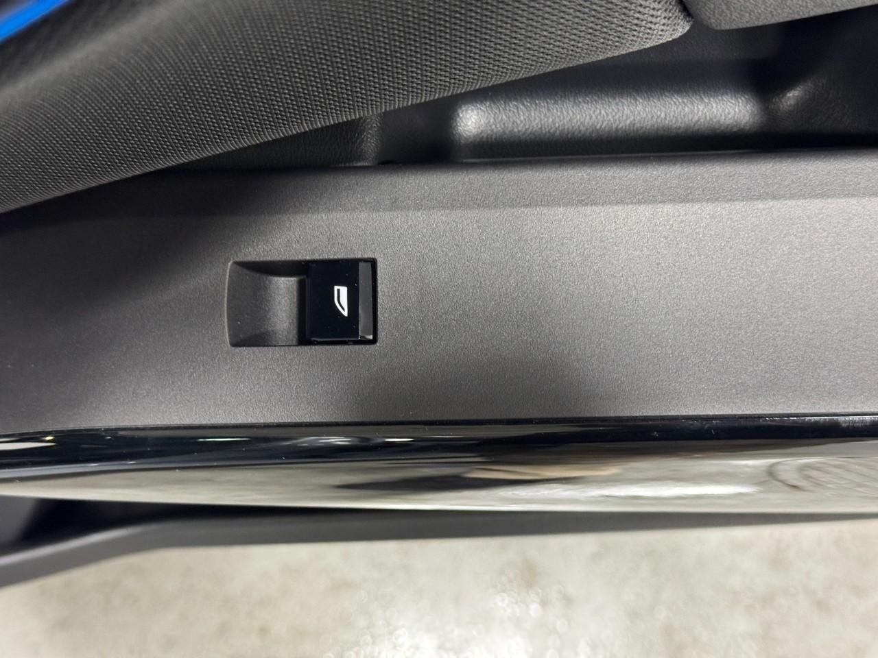 BMW X3 Vehicle Full-screen Gallery Image 21