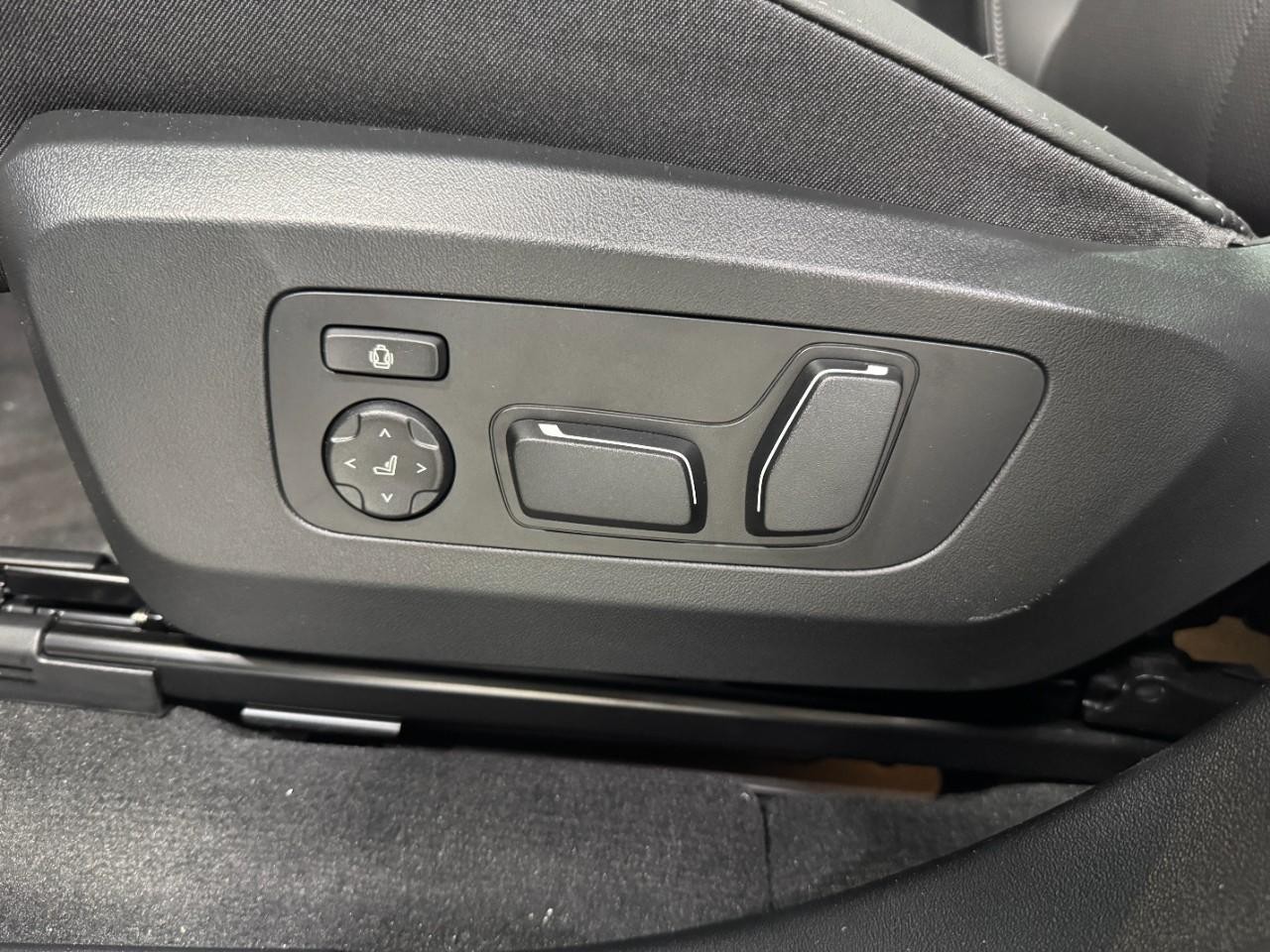 BMW X3 Vehicle Full-screen Gallery Image 27