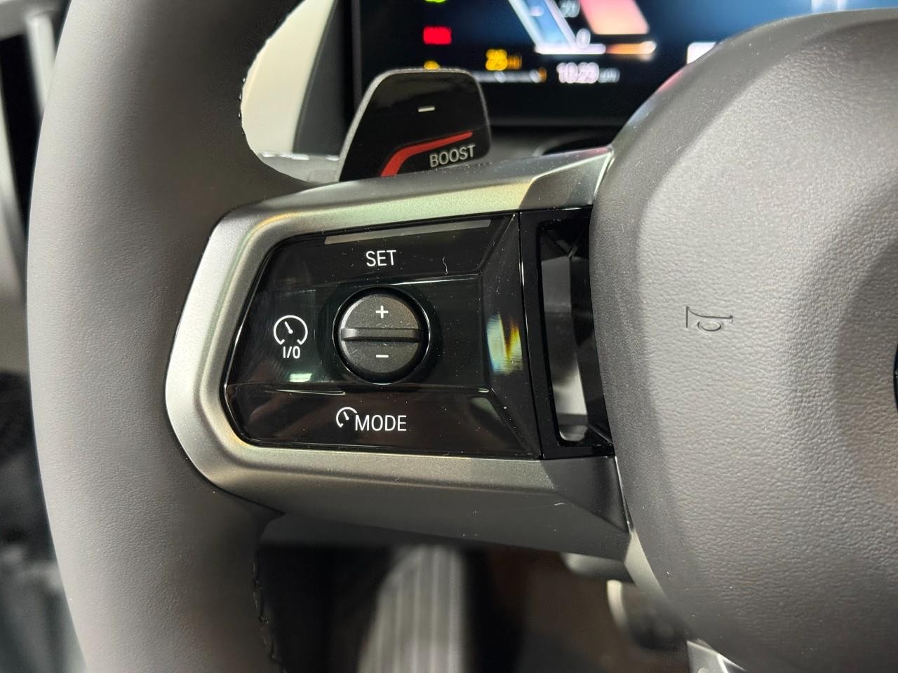 BMW X3 Vehicle Full-screen Gallery Image 28