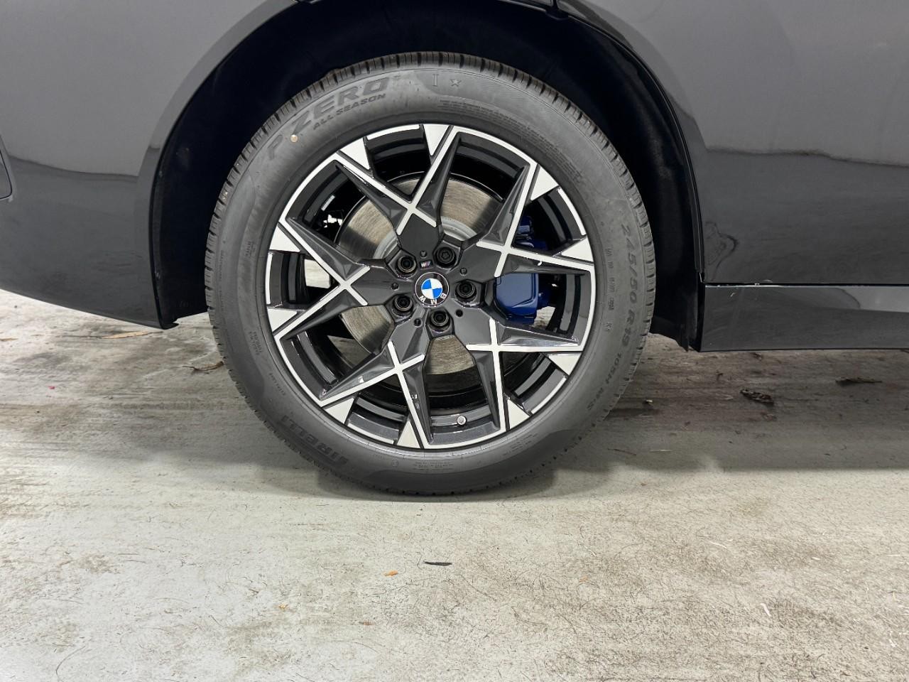 BMW X3 Vehicle Full-screen Gallery Image 5