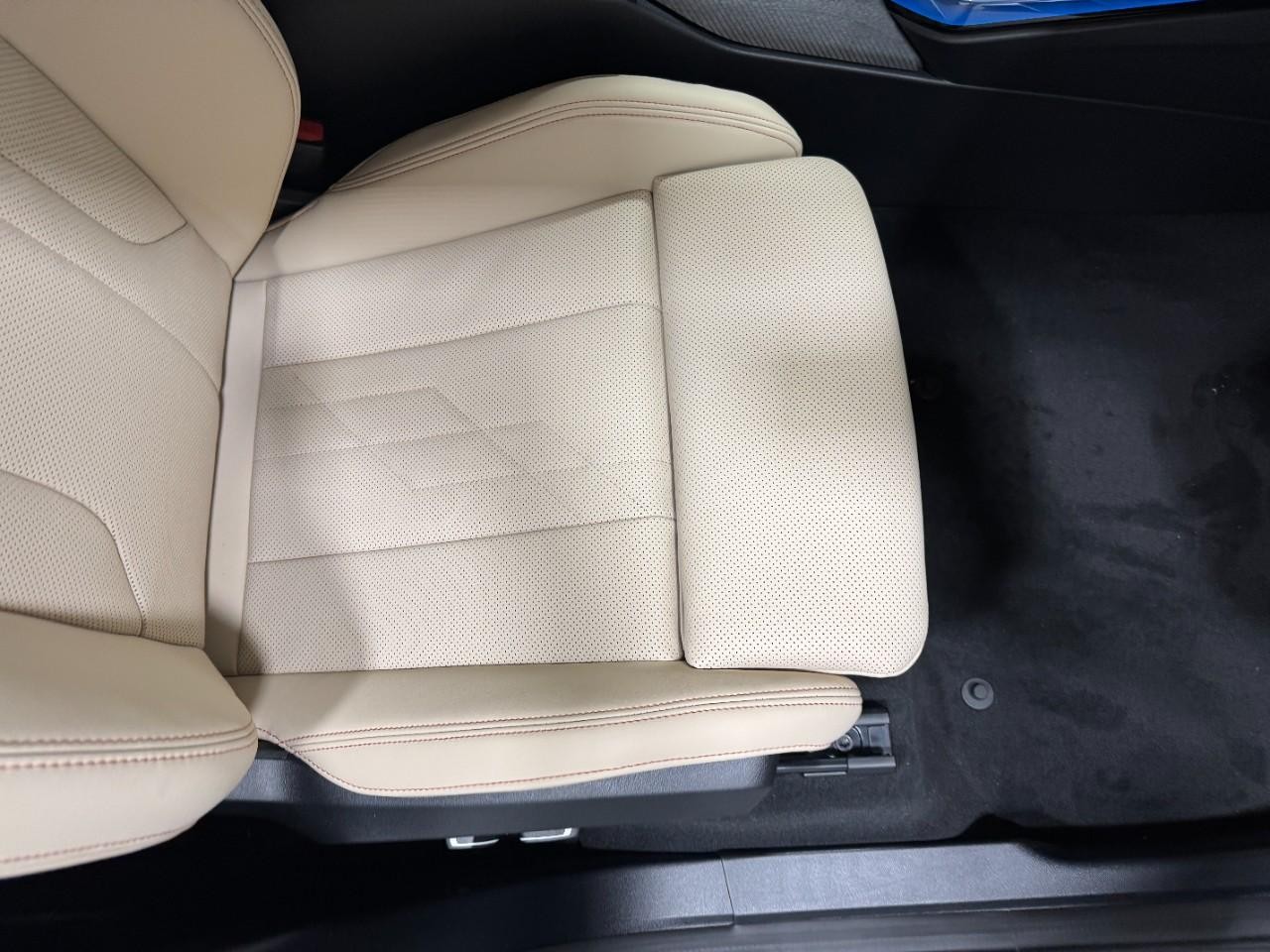 BMW X3 Vehicle Full-screen Gallery Image 18