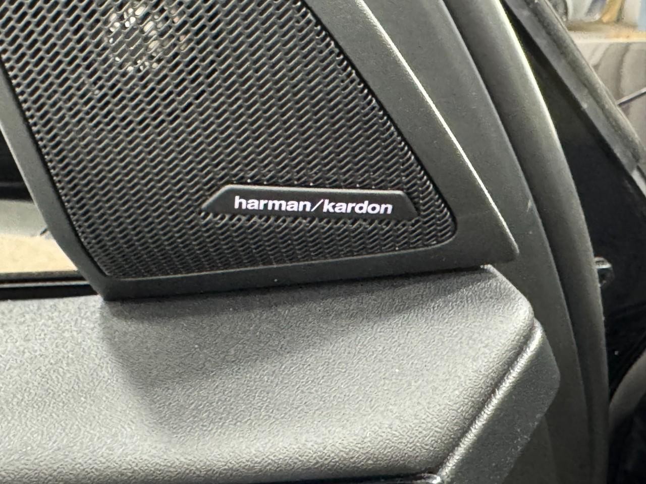 BMW X3 Vehicle Full-screen Gallery Image 22