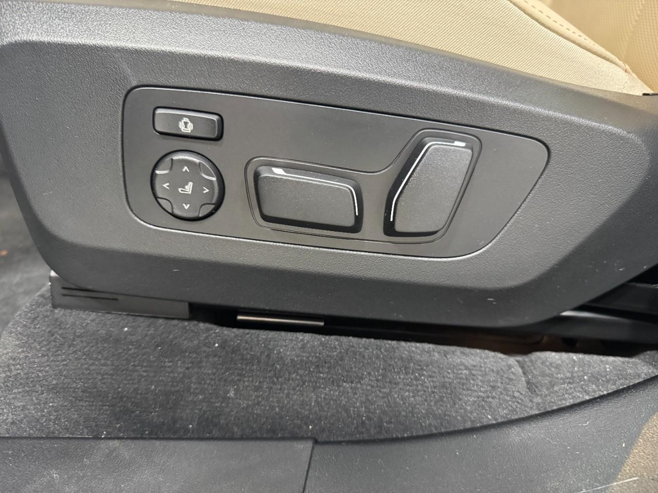 BMW X3 Vehicle Full-screen Gallery Image 27