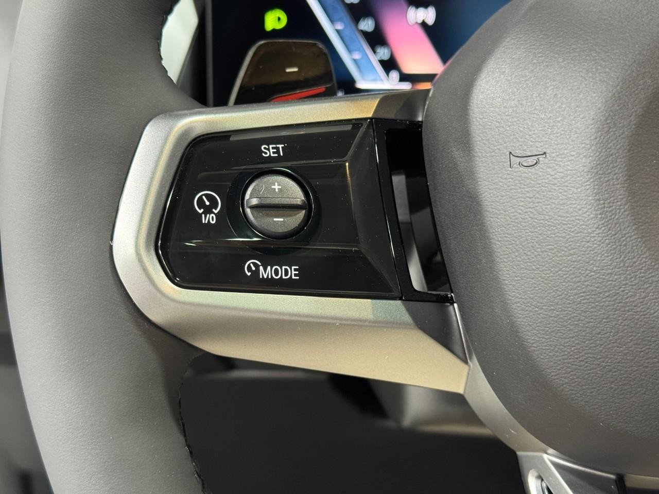 BMW X3 Vehicle Full-screen Gallery Image 28