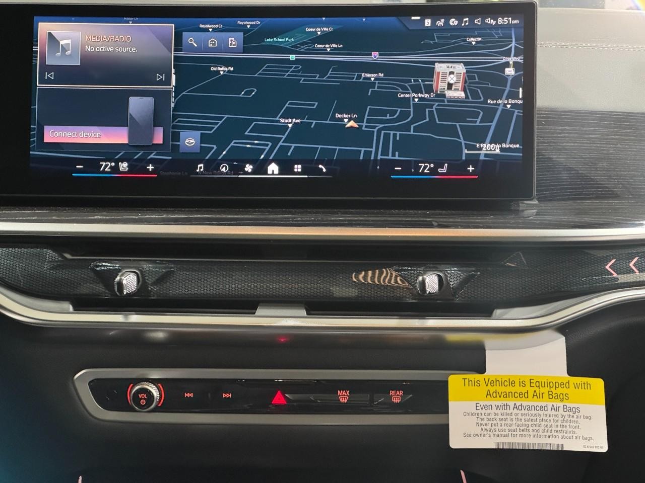 BMW X7 Vehicle Full-screen Gallery Image 17