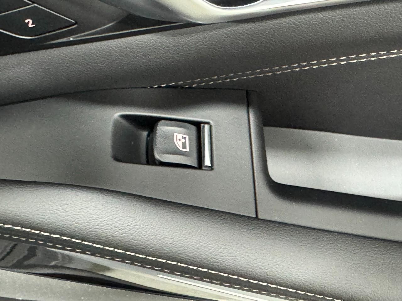 BMW X7 Vehicle Full-screen Gallery Image 25