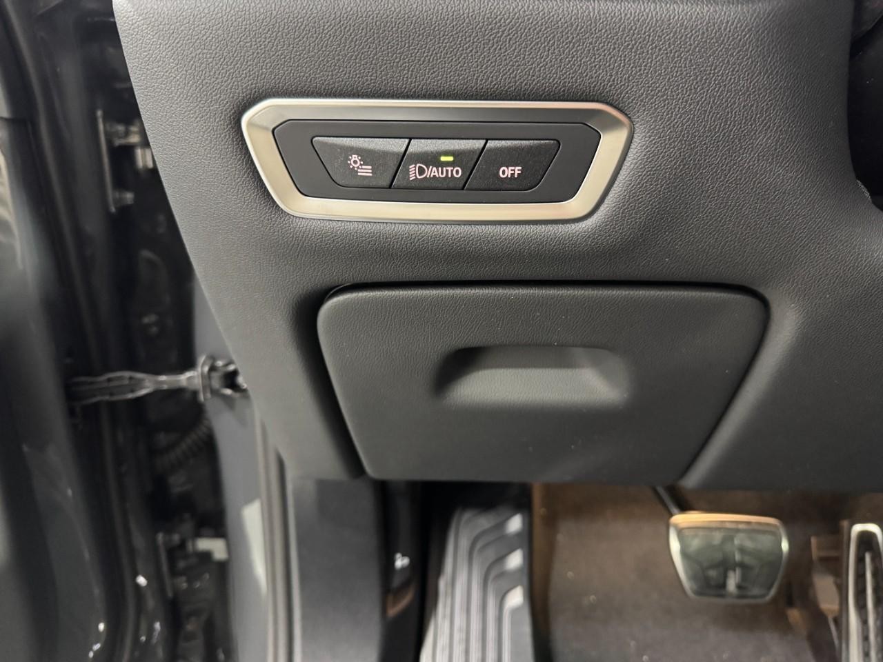 BMW X7 Vehicle Full-screen Gallery Image 33