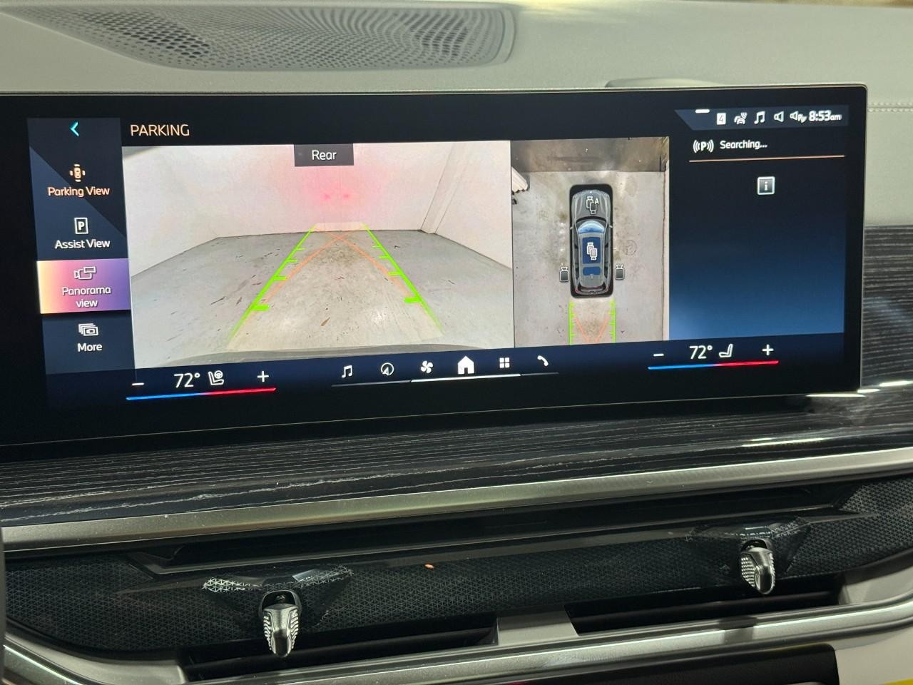 BMW X7 Vehicle Full-screen Gallery Image 37