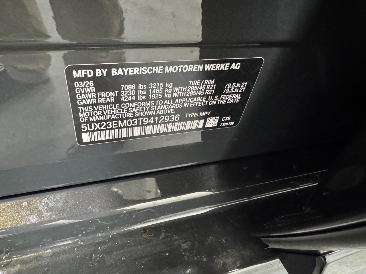 BMW X7 Vehicle Full-screen Gallery Image 38
