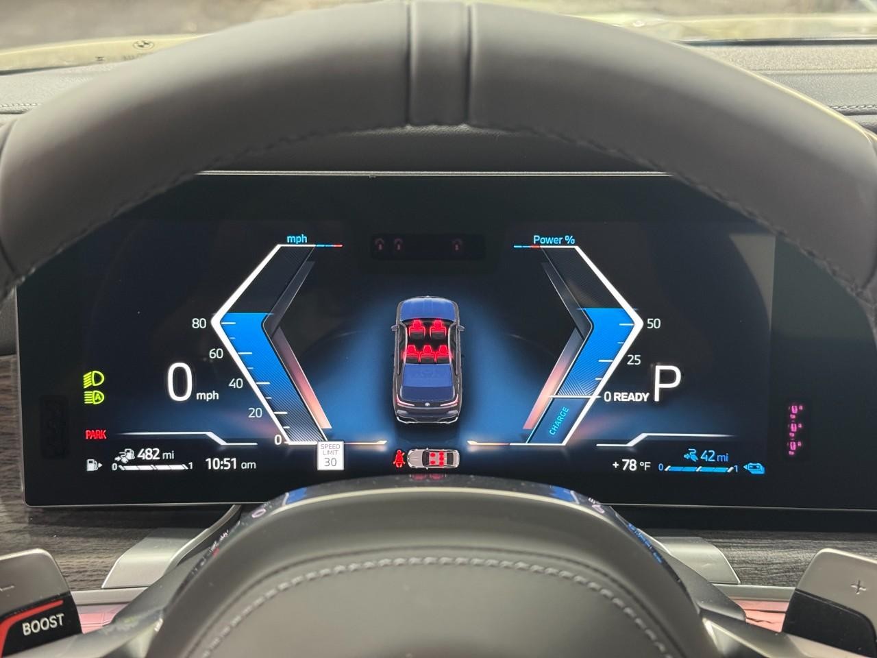 BMW 7 Series Vehicle Full-screen Gallery Image 29