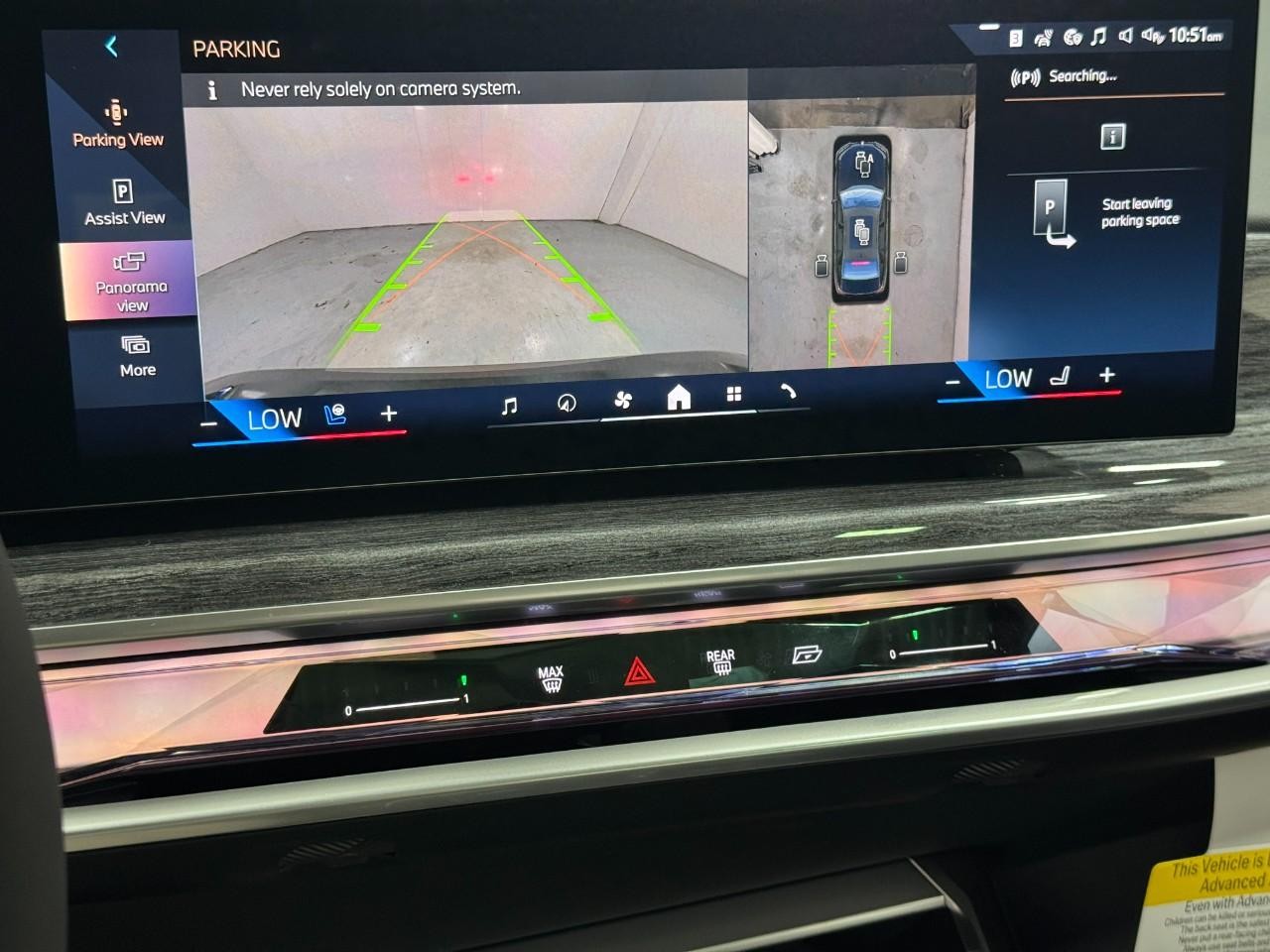 BMW 7 Series Vehicle Full-screen Gallery Image 30