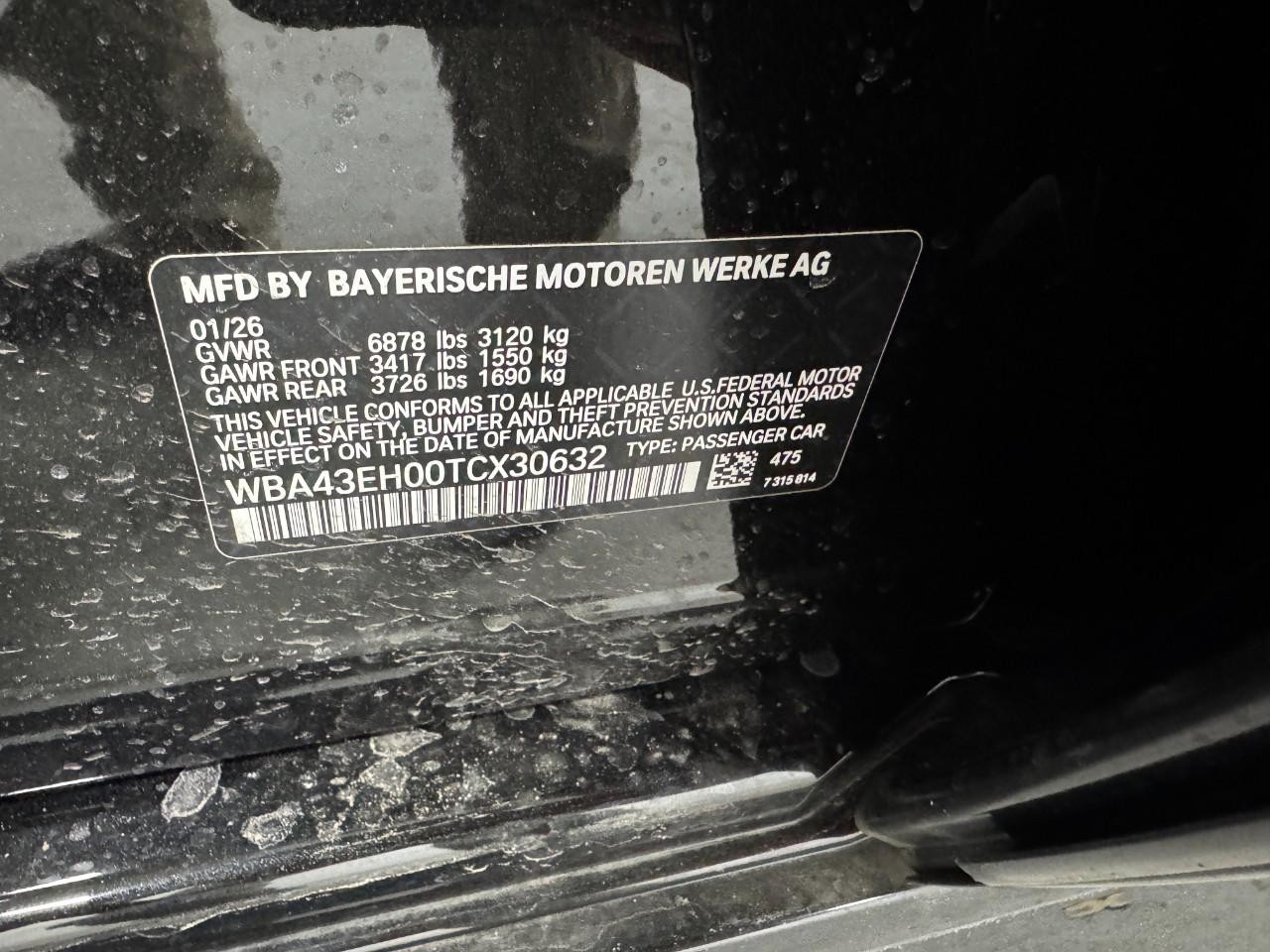 BMW 7 Series Vehicle Full-screen Gallery Image 31