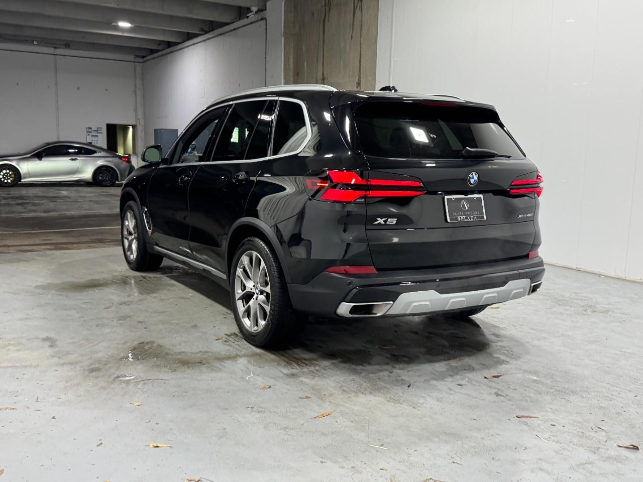 BMW X5 Vehicle Full-screen Gallery Image 3