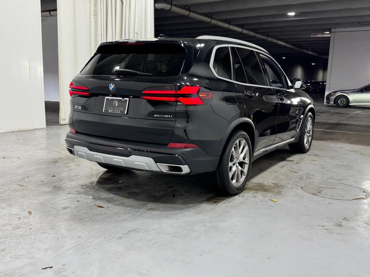 BMW X5 Vehicle Full-screen Gallery Image 4