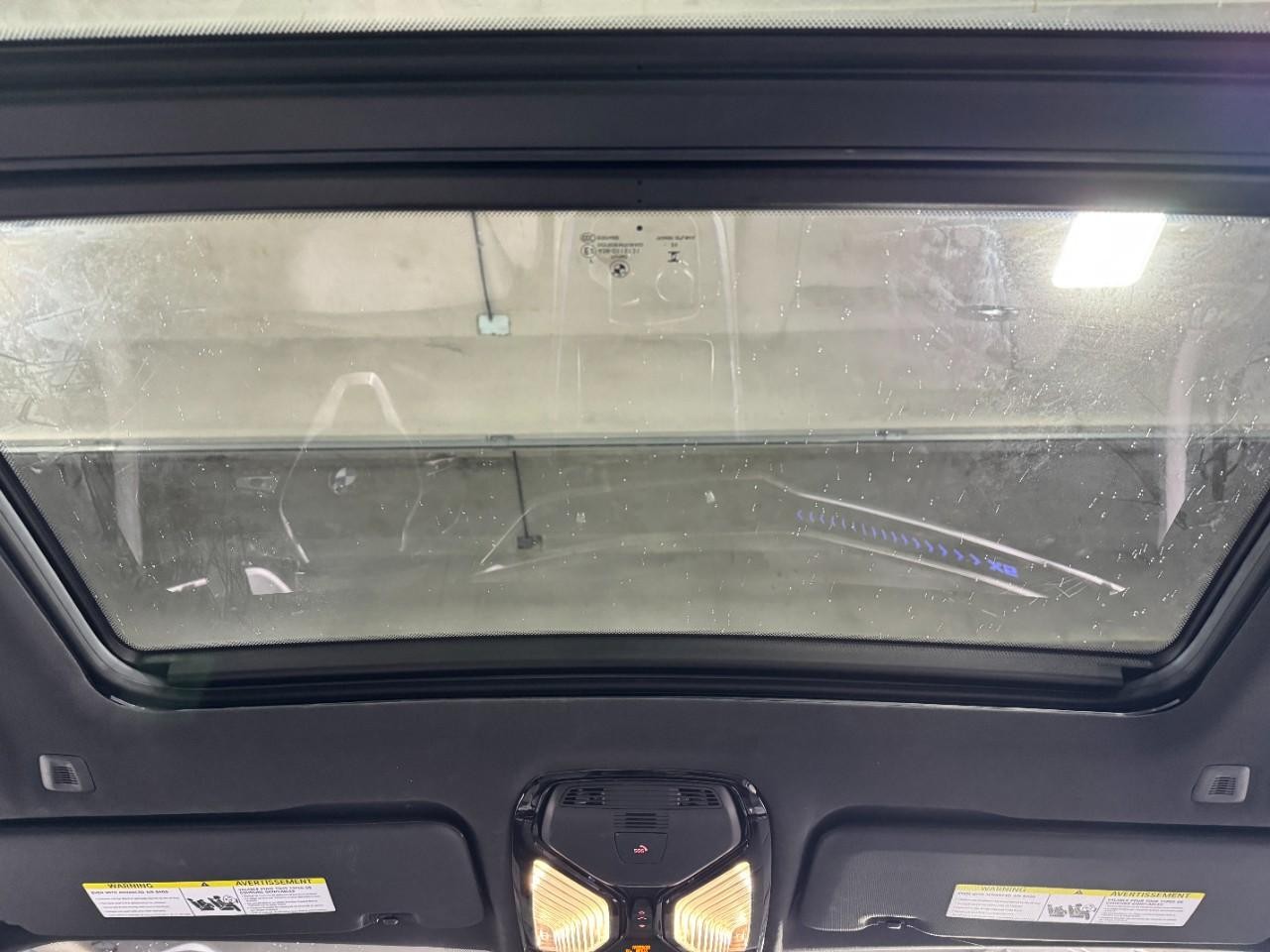 BMW X5 Vehicle Full-screen Gallery Image 11