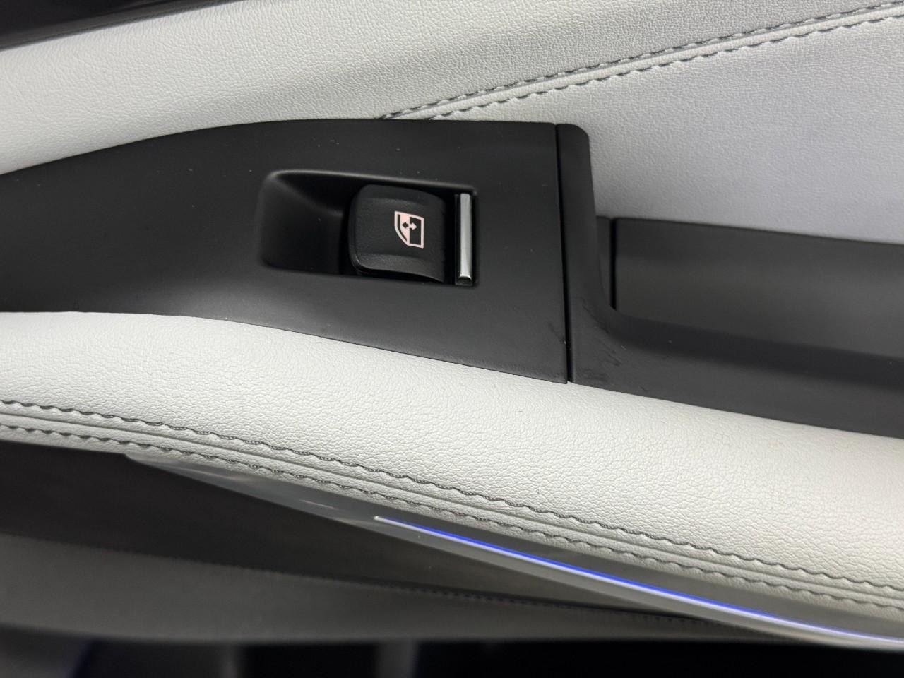 BMW X5 Vehicle Full-screen Gallery Image 21