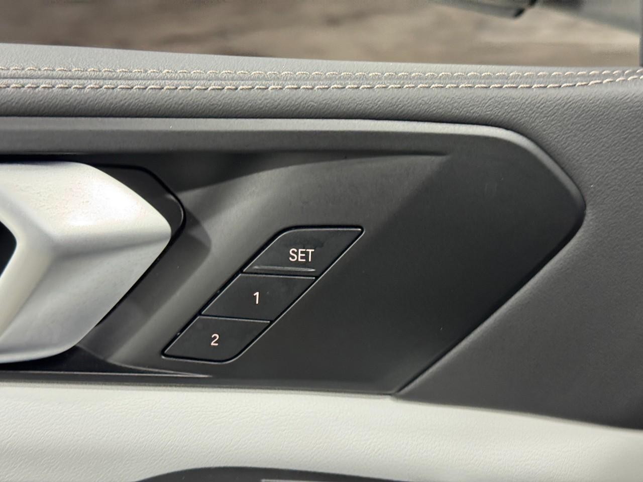 BMW X5 Vehicle Full-screen Gallery Image 23