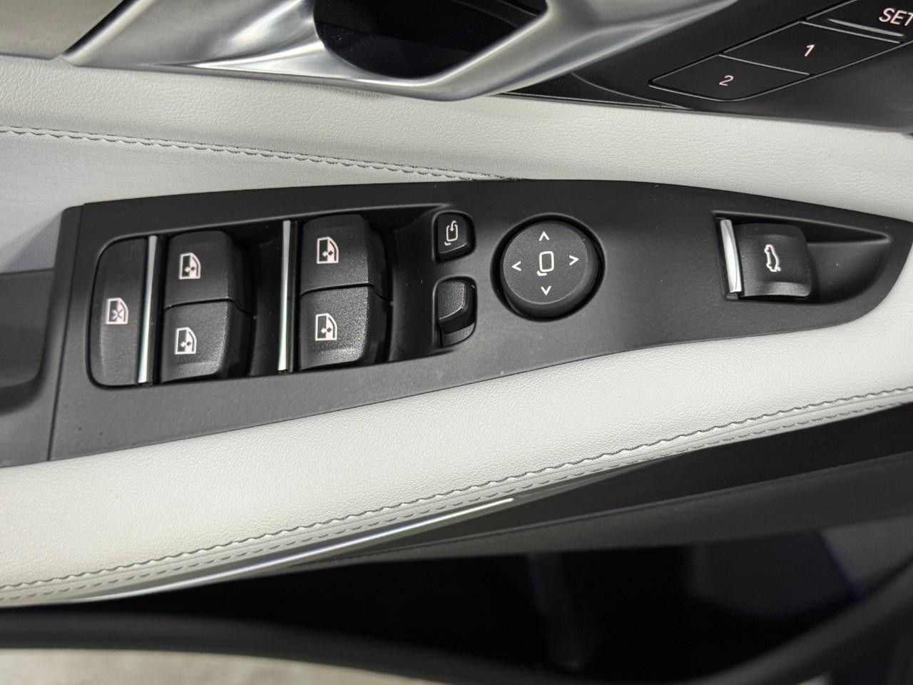 BMW X5 Vehicle Full-screen Gallery Image 25