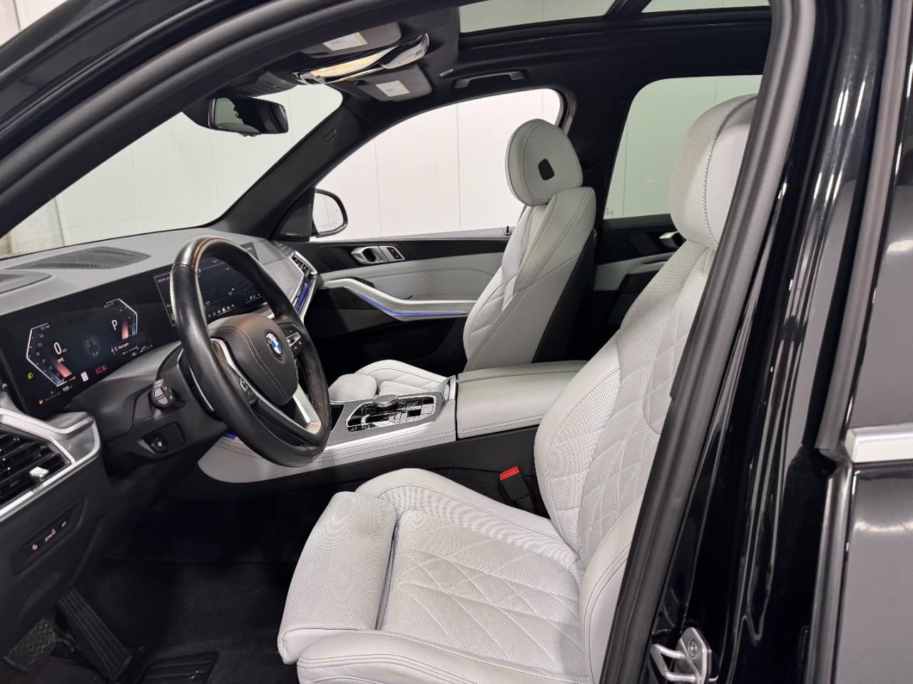 BMW X5 Vehicle Full-screen Gallery Image 26