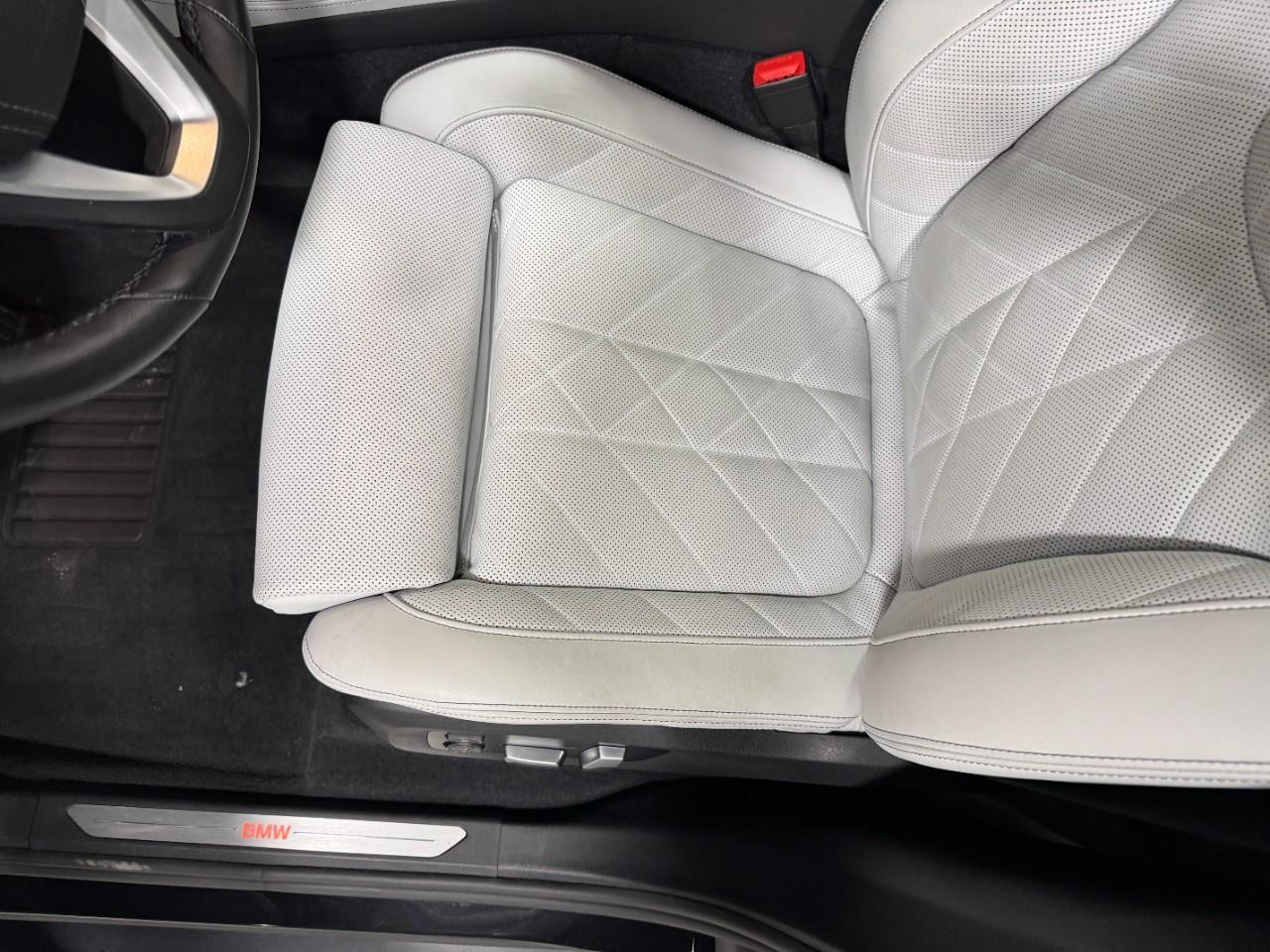 BMW X5 Vehicle Full-screen Gallery Image 27