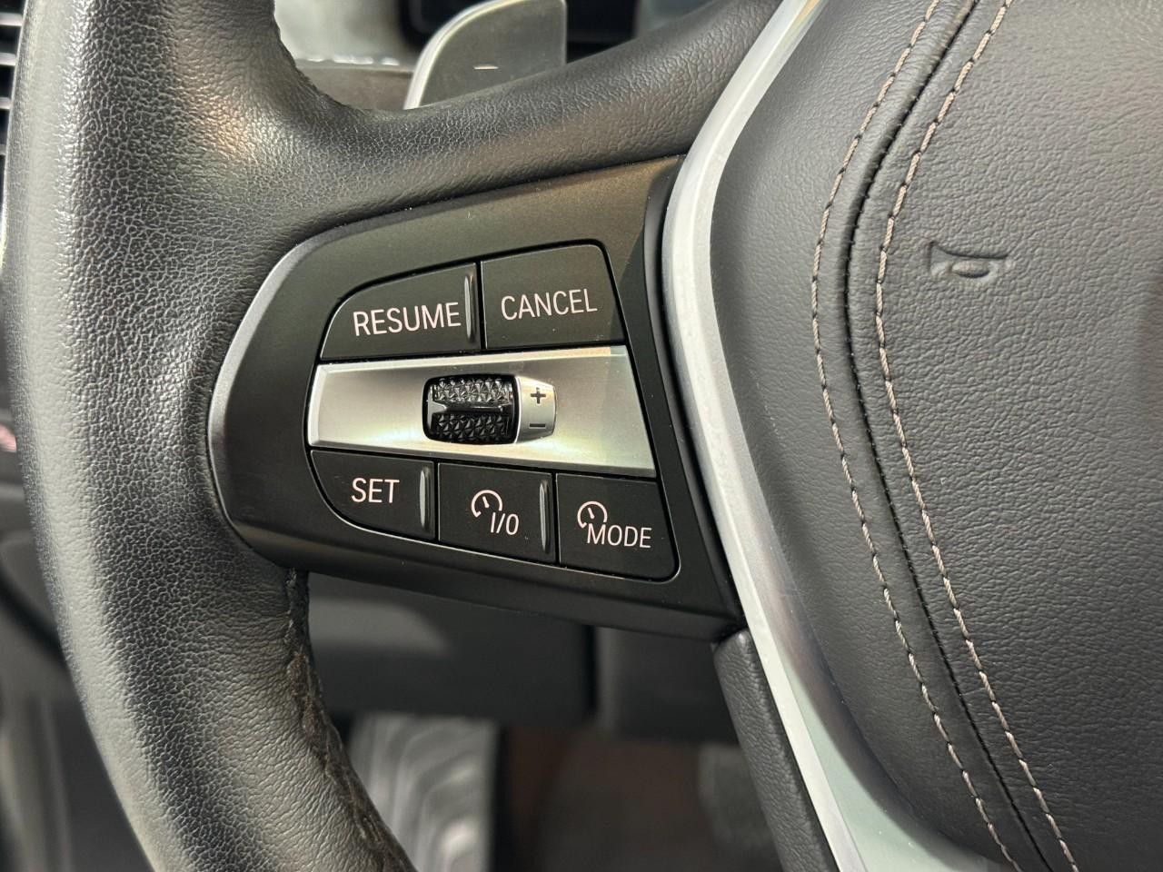 BMW X5 Vehicle Full-screen Gallery Image 30