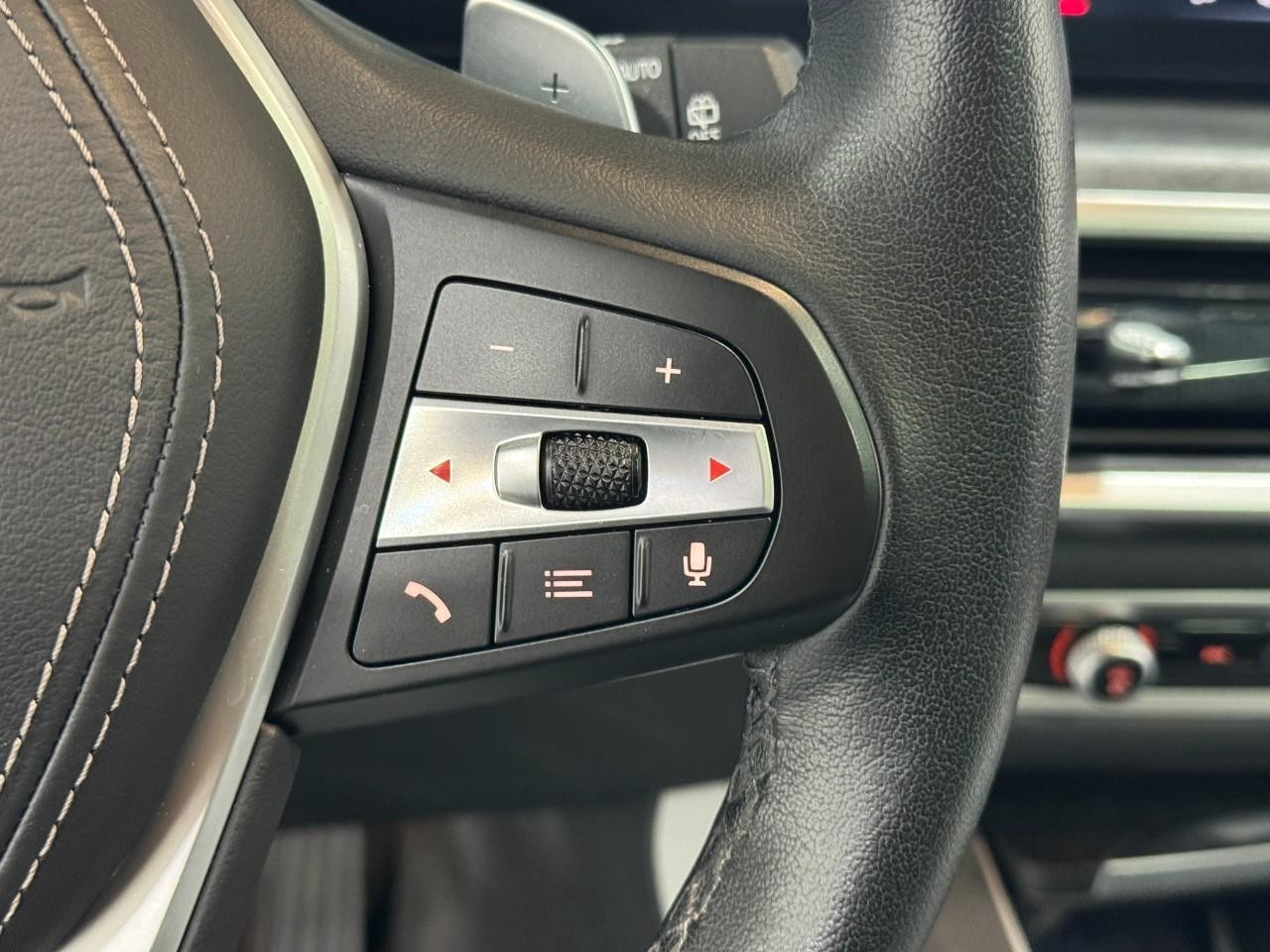 BMW X5 Vehicle Full-screen Gallery Image 31