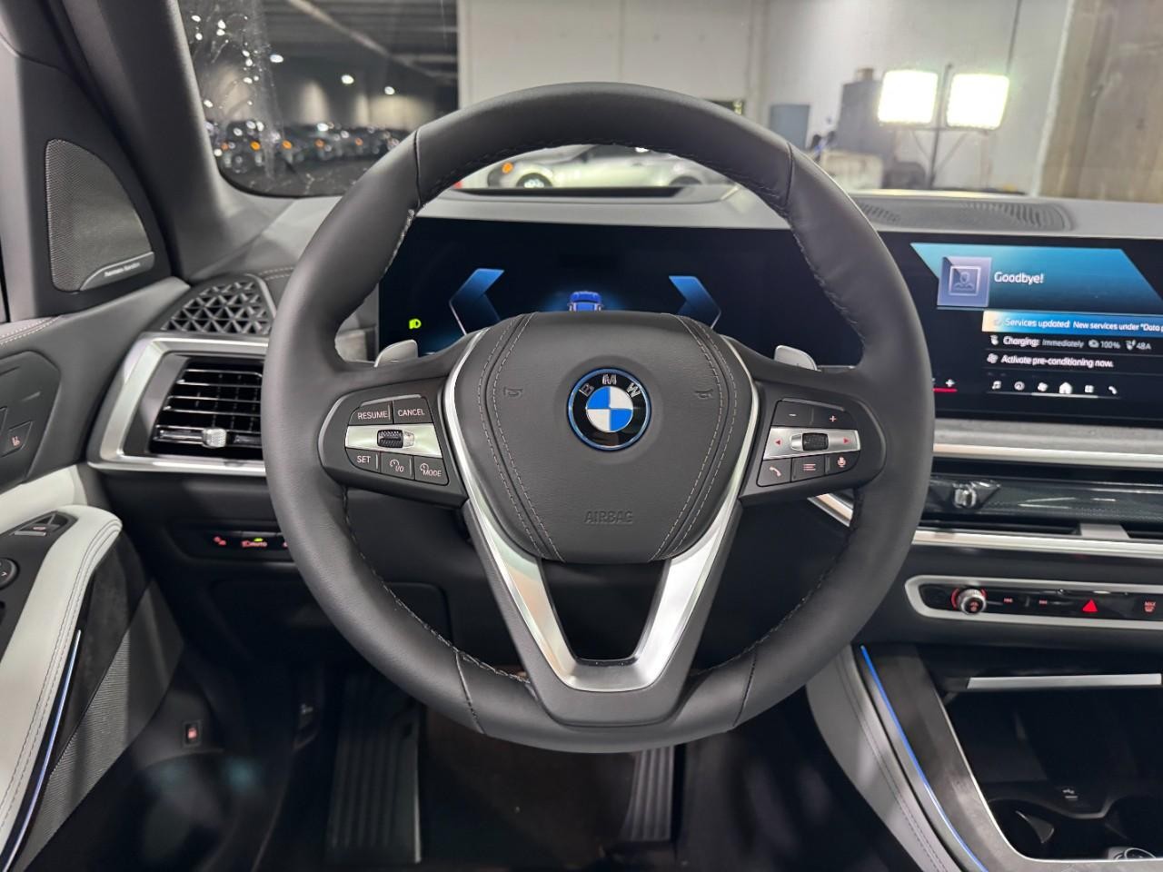 BMW X5 Vehicle Full-screen Gallery Image 14