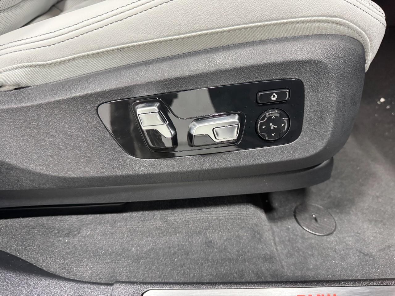 BMW X5 Vehicle Full-screen Gallery Image 20