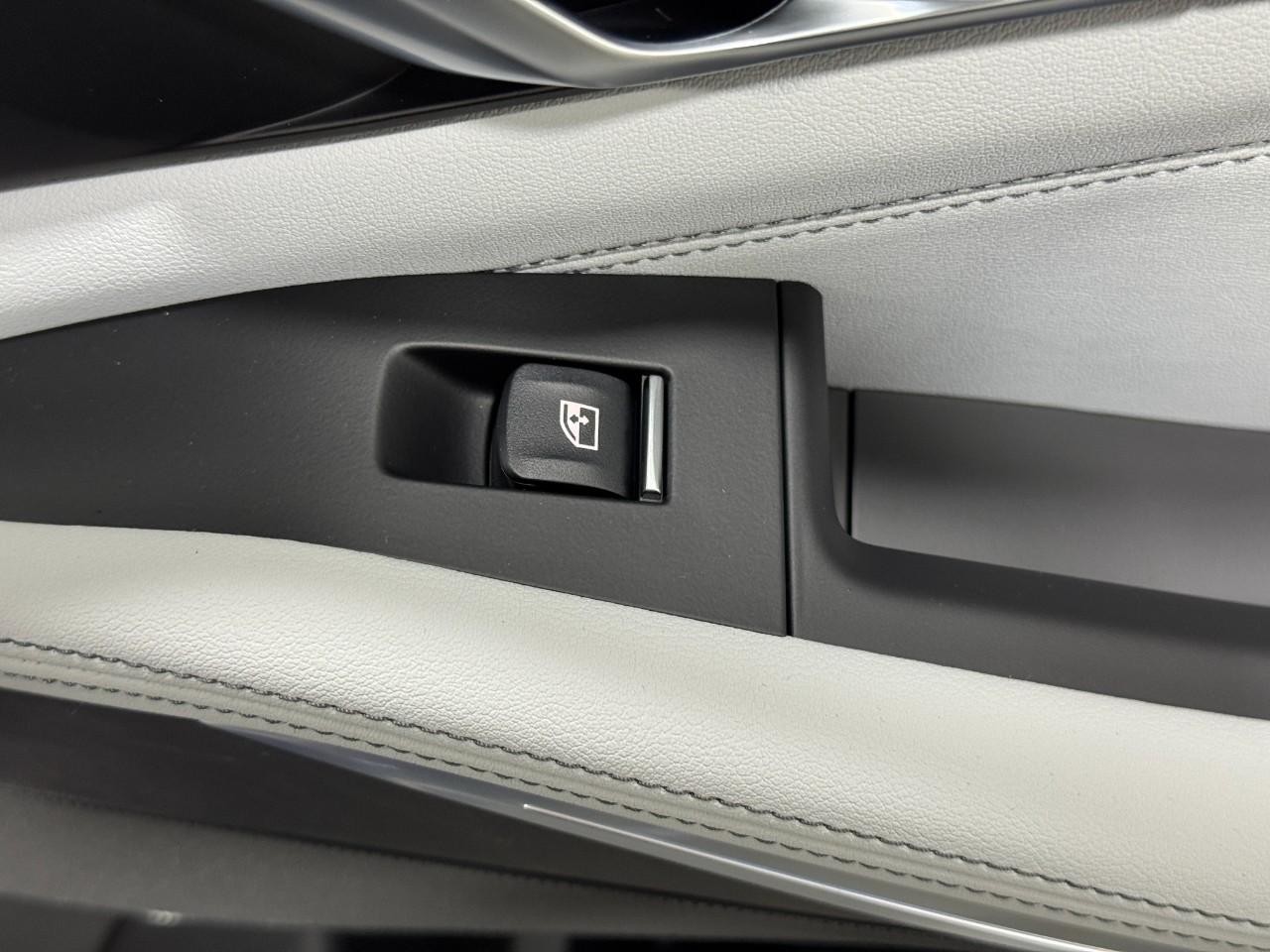 BMW X5 Vehicle Full-screen Gallery Image 22