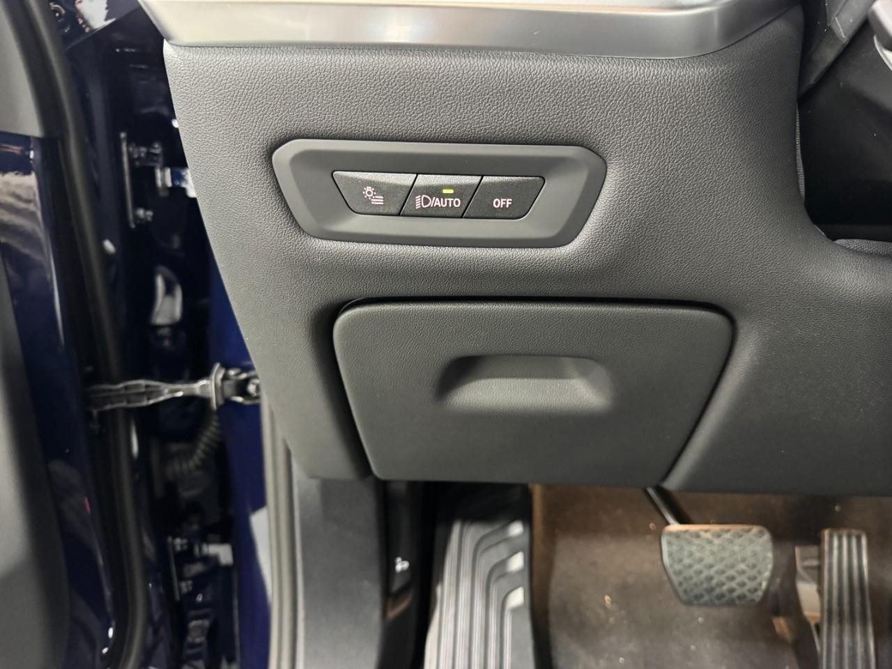 BMW X5 Vehicle Full-screen Gallery Image 31