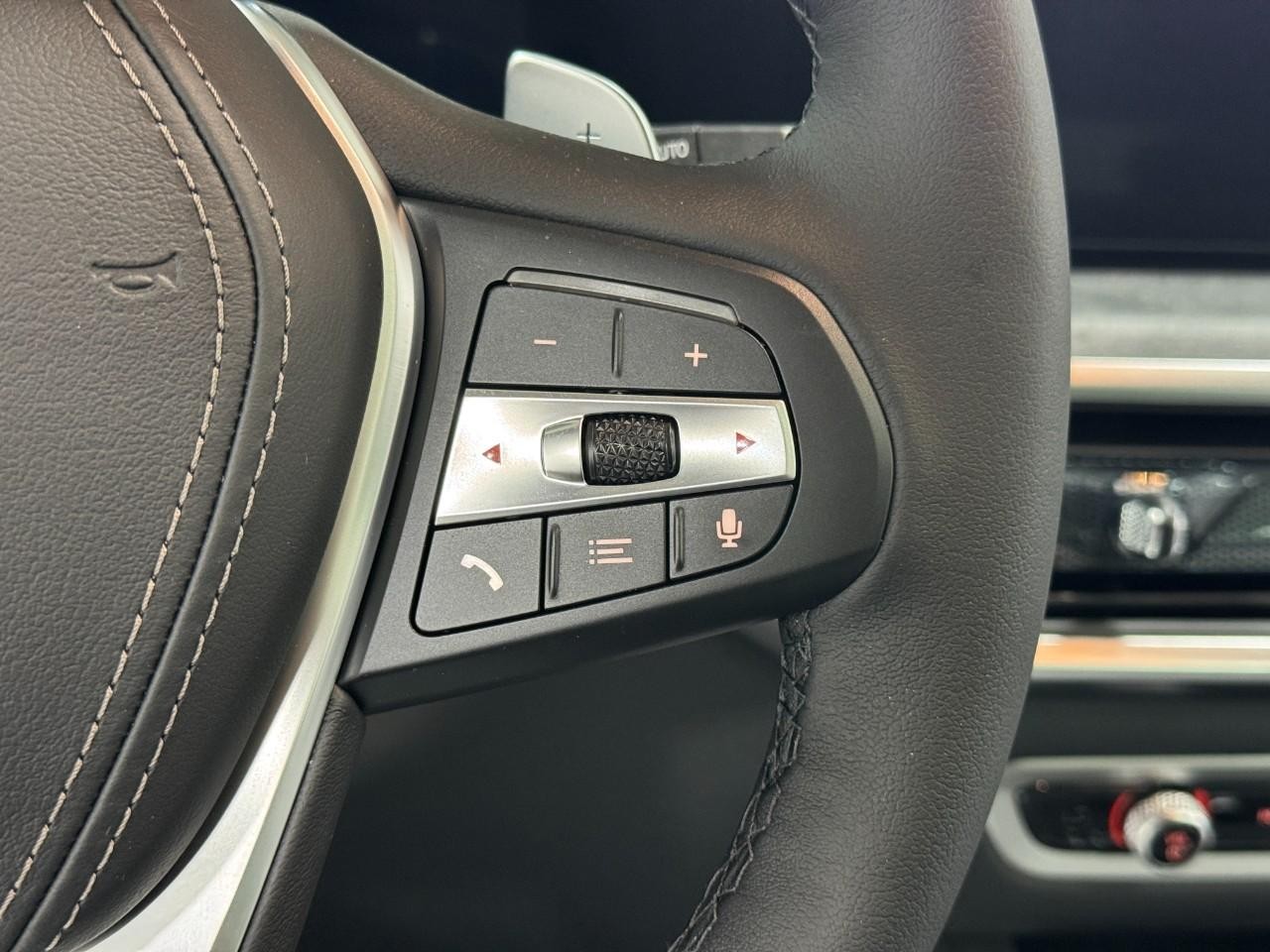BMW X5 Vehicle Full-screen Gallery Image 33