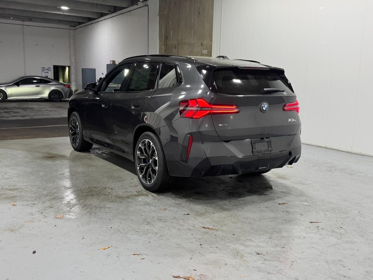 BMW X3 Vehicle Full-screen Gallery Image 3