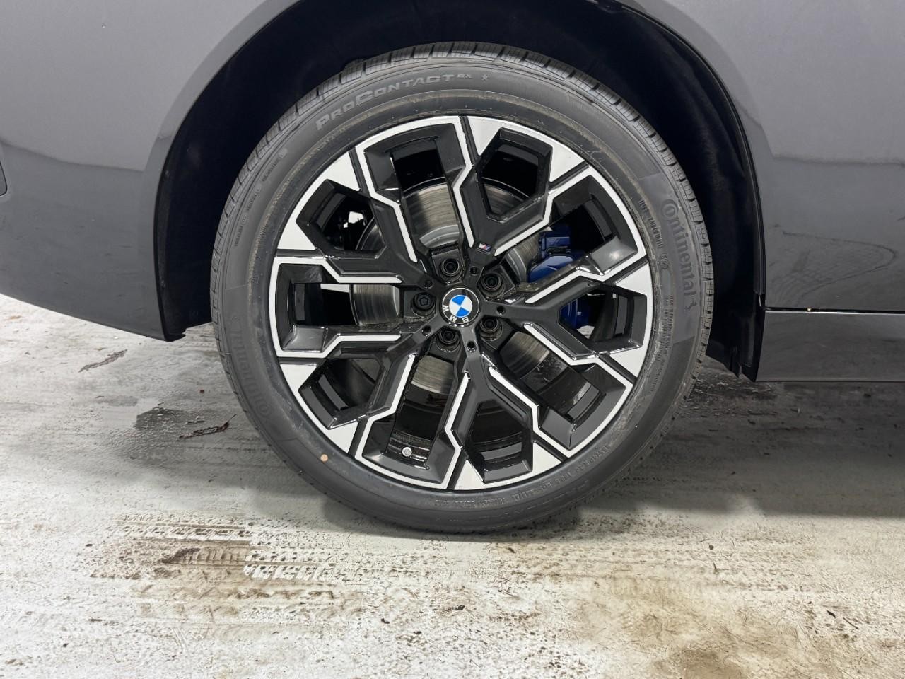 BMW X3 Vehicle Full-screen Gallery Image 5