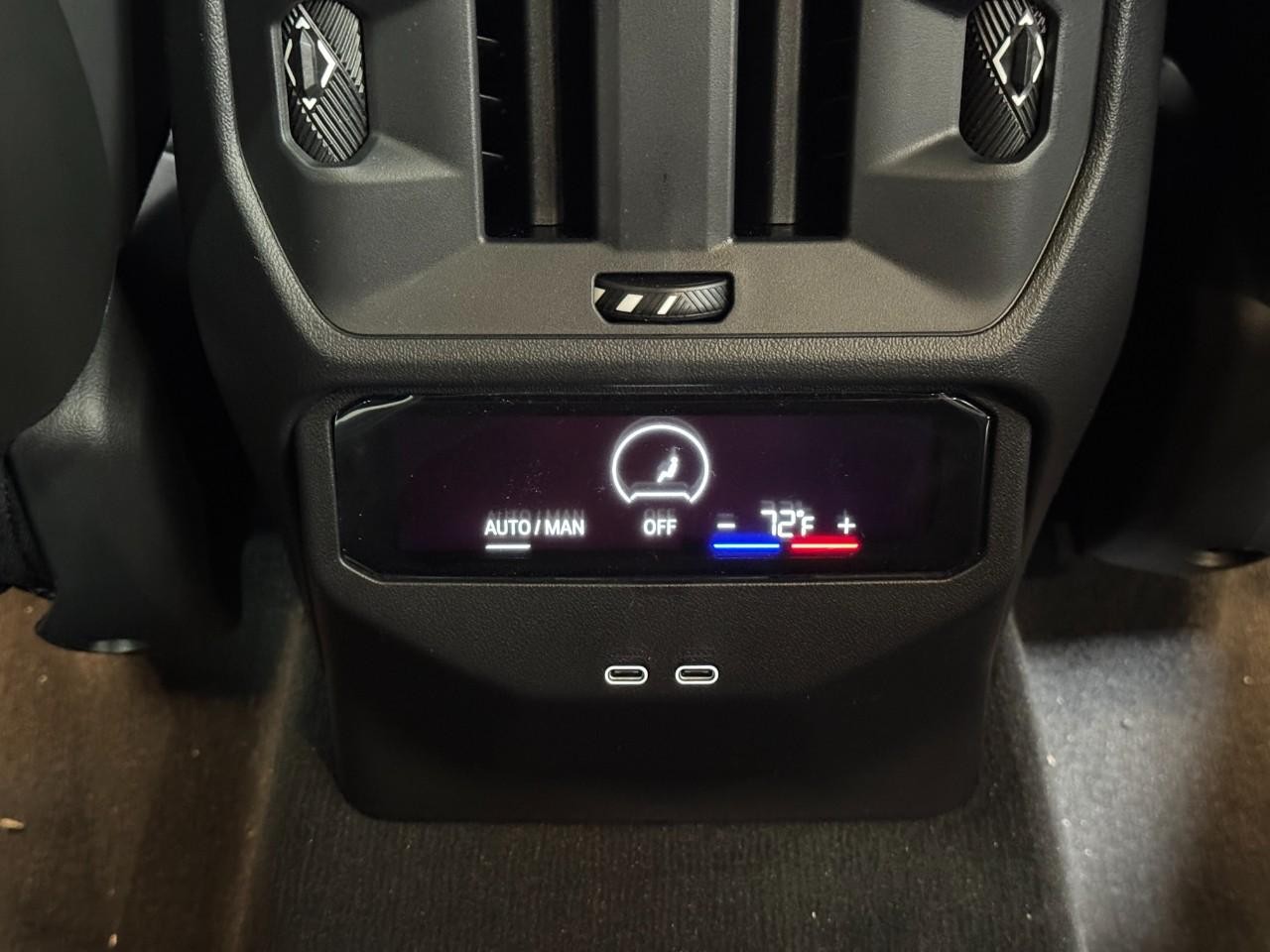 BMW X3 Vehicle Full-screen Gallery Image 11
