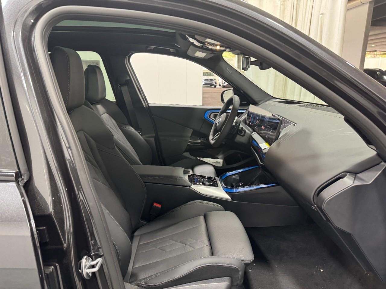 BMW X3 Vehicle Full-screen Gallery Image 18