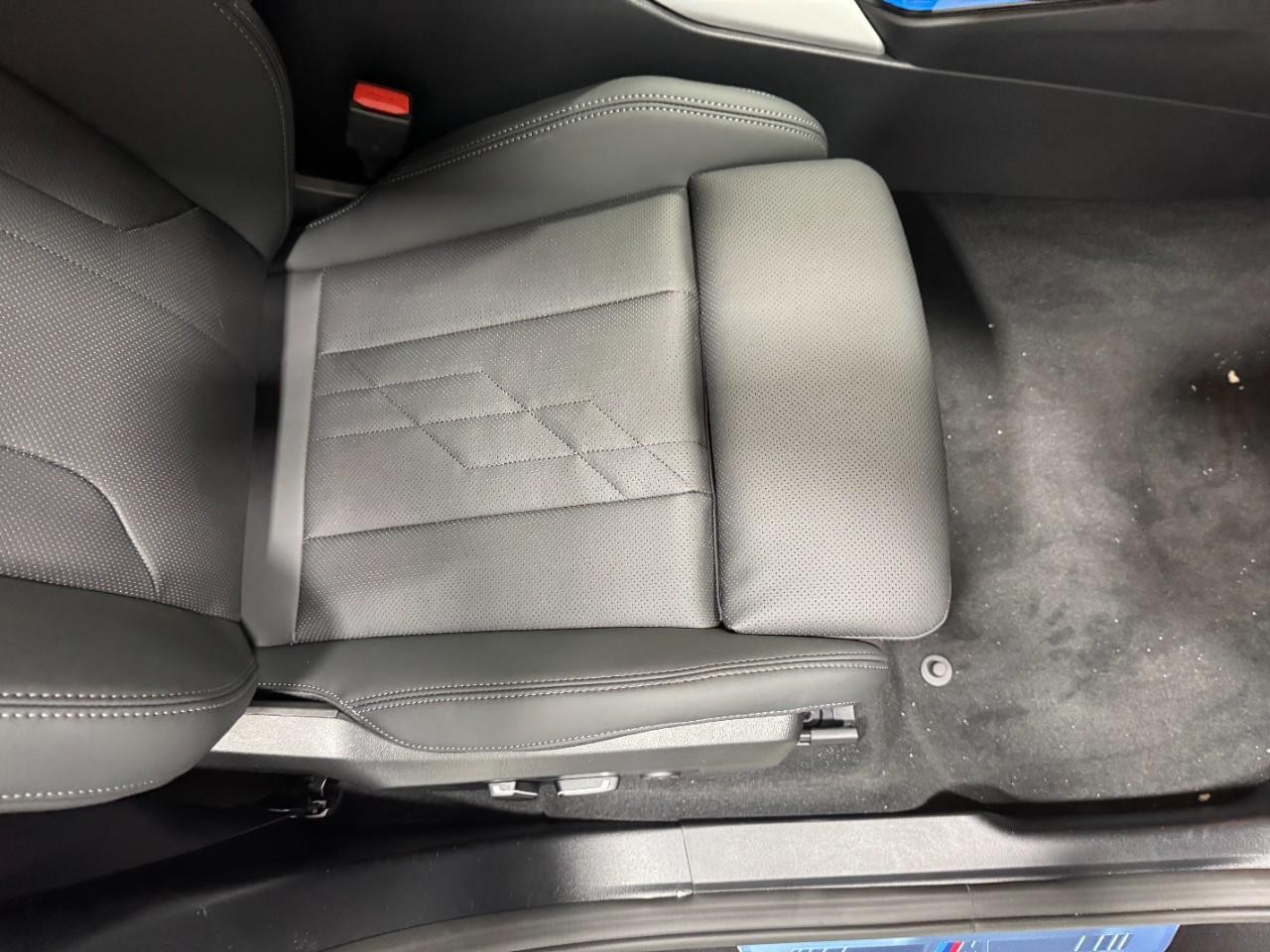 BMW X3 Vehicle Full-screen Gallery Image 19