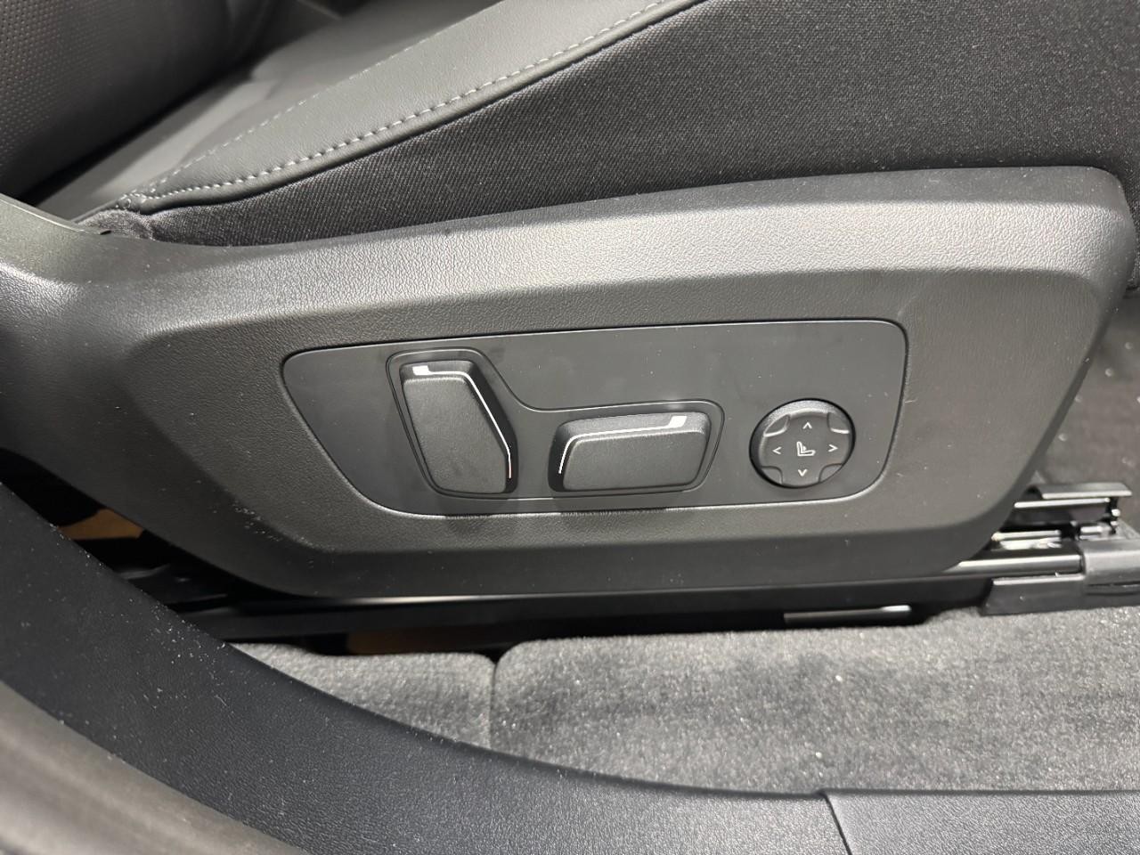 BMW X3 Vehicle Full-screen Gallery Image 20