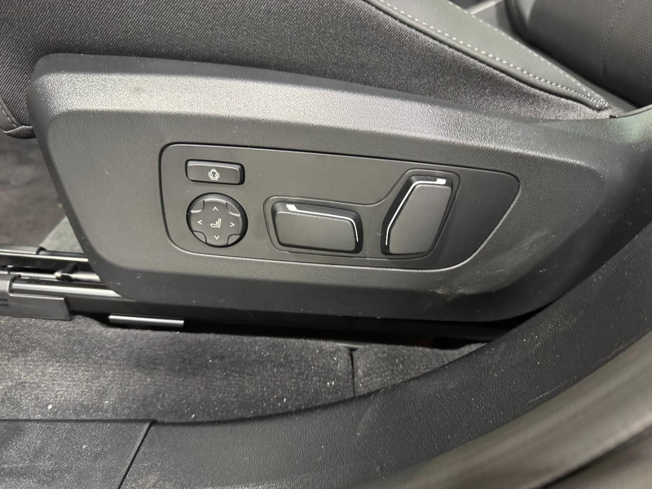 BMW X3 Vehicle Full-screen Gallery Image 28