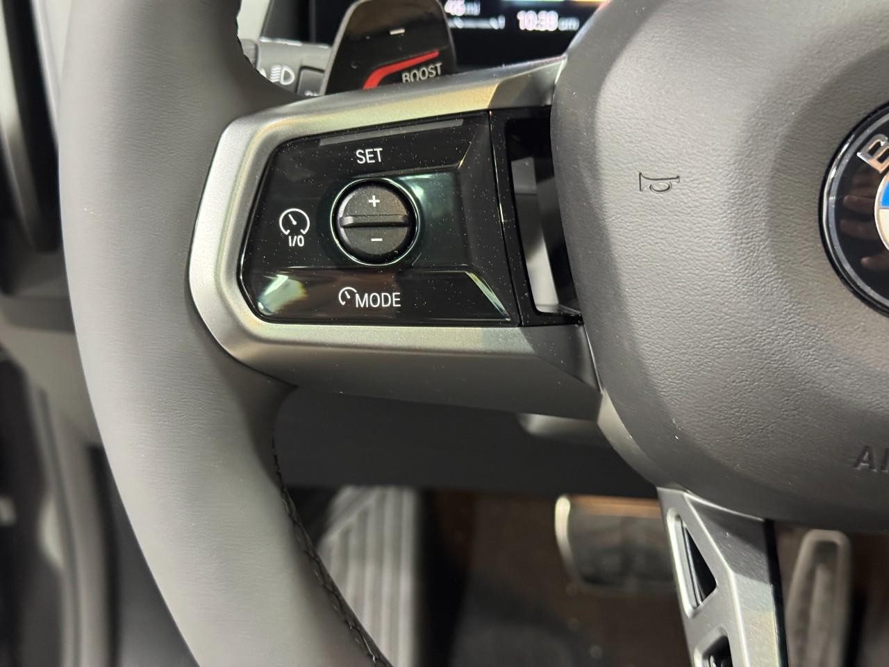 BMW X3 Vehicle Full-screen Gallery Image 29