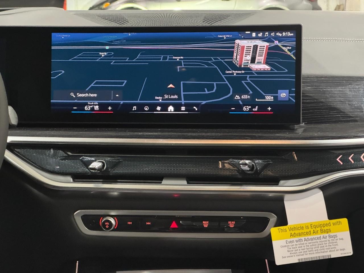 BMW X7 Vehicle Full-screen Gallery Image 18