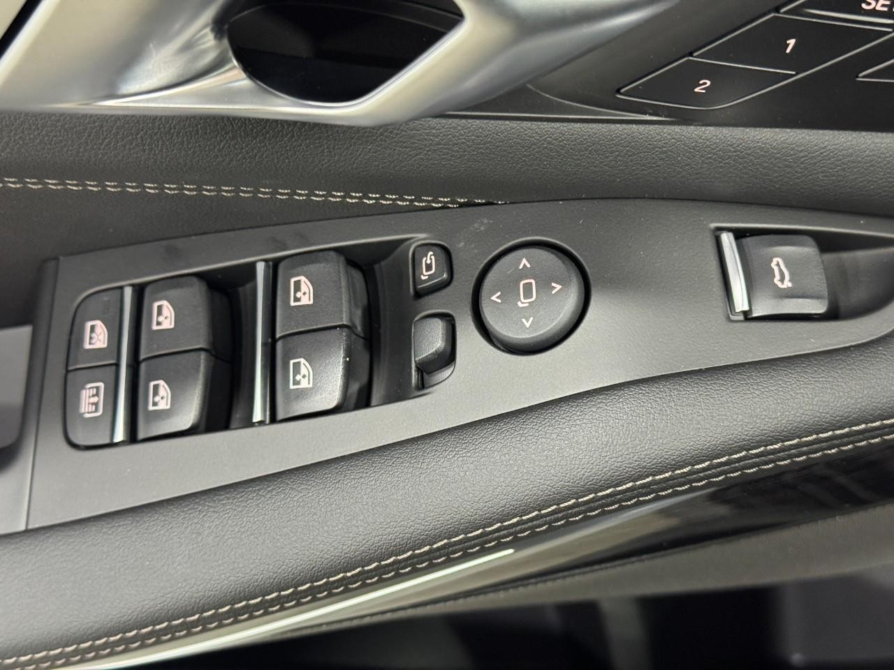 BMW X7 Vehicle Full-screen Gallery Image 29