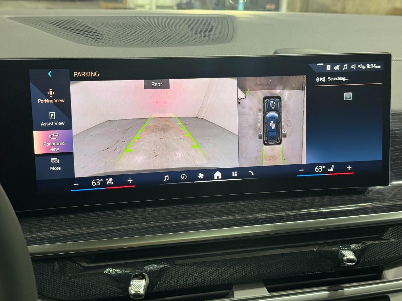 BMW X7 Vehicle Full-screen Gallery Image 37