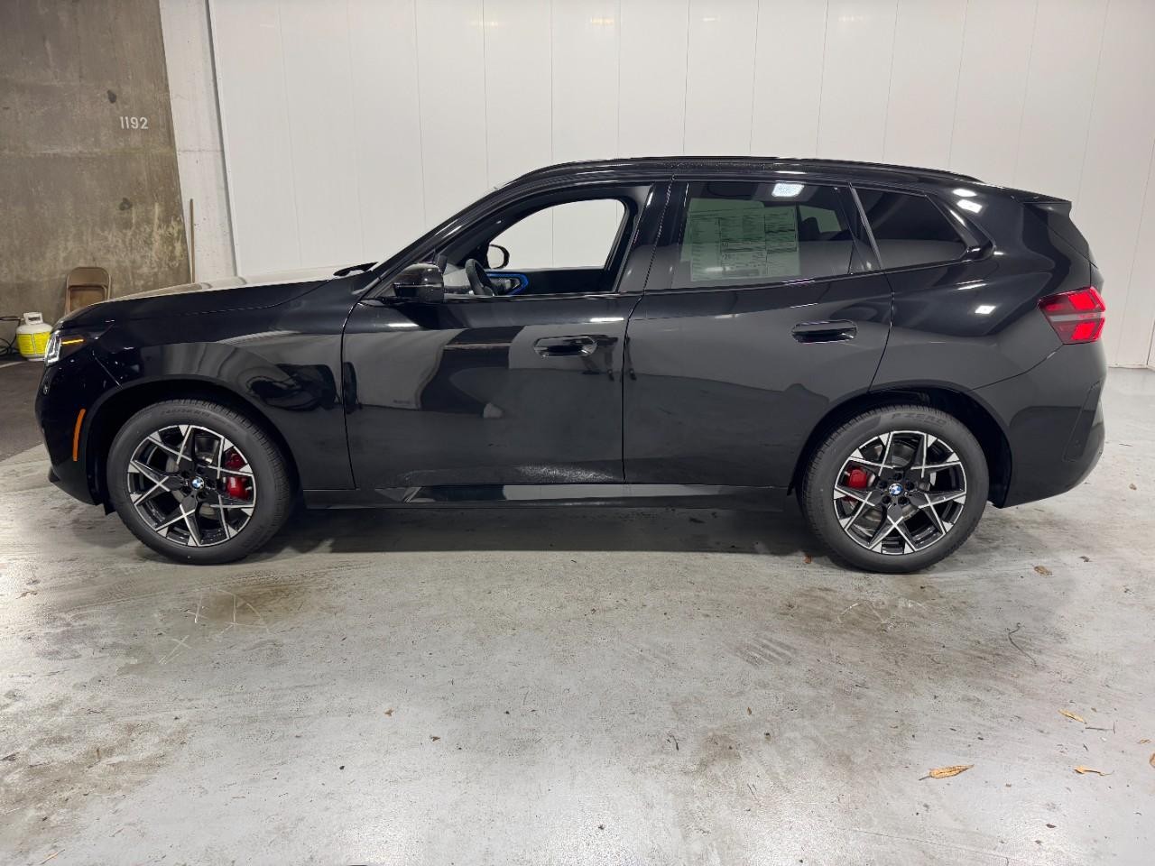 BMW X3 Vehicle Full-screen Gallery Image 2